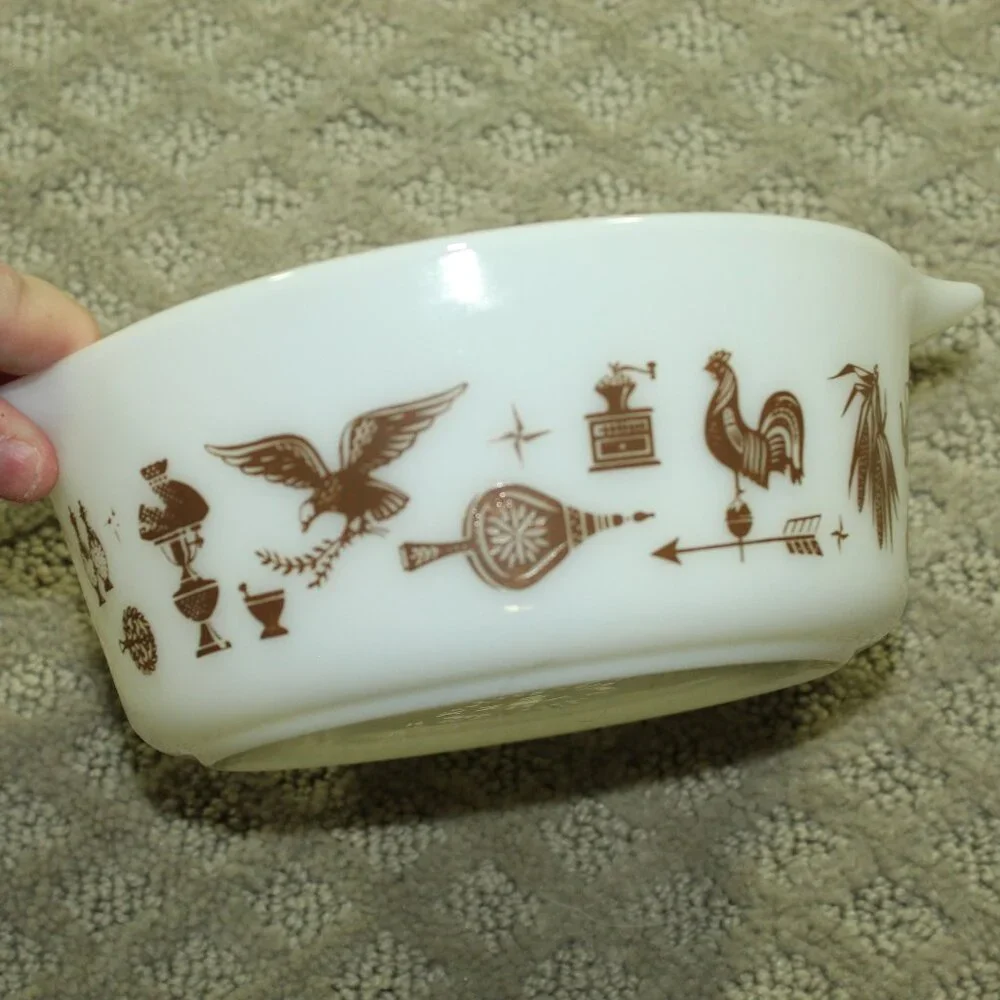 Vintage PYREX Early American #472 1.5 Pint Casserole Dish with lid